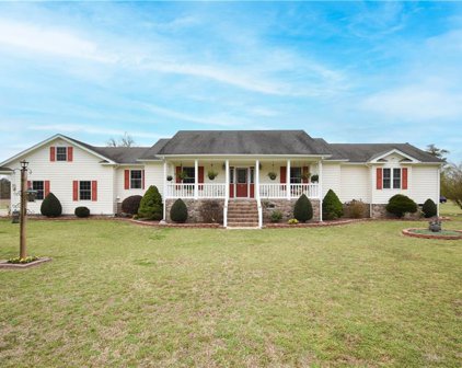 697 N Moore Farm Lane N, Northeast Suffolk