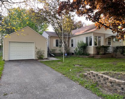 488 Gentry Avenue N, Oakdale