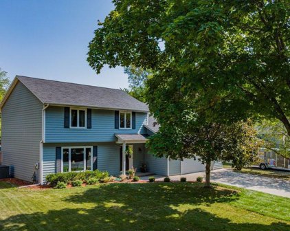 10256 Pilgrim Lane N, Maple Grove