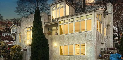 1 Hillside Drive, Huntington