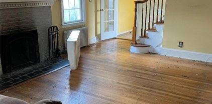 21 W 2nd Street, Freeport