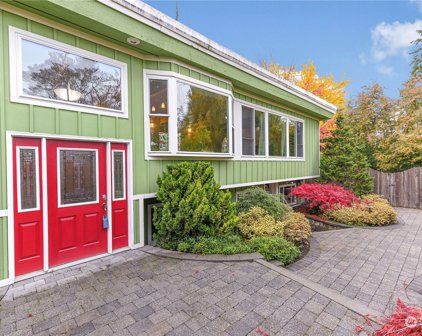 13330 3rd Avenue NE, Seattle