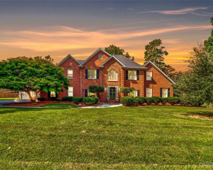 157 Lakeshore  Drive, Mooresville