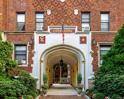 31 Pondfield Road W Unit #4, Bronxville