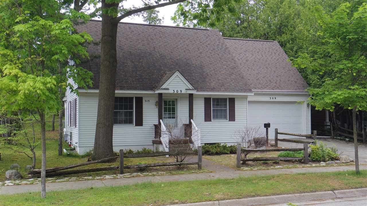 309 Antrim, Charlevoix, 49720