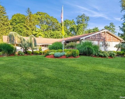 22 Hardwick Drive, South Huntington