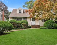 39 Oaklawn Avenue, Glen Head image