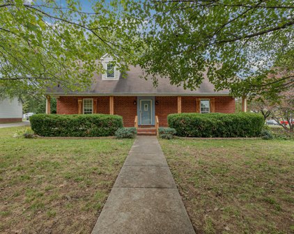2302 Riverstone Dr, Murfreesboro
