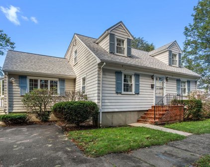 51 Winthrop St, Milton