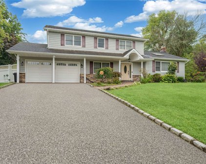 20 Delmar Lane, Commack