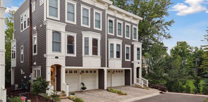 4 Village Lane, Excelsior