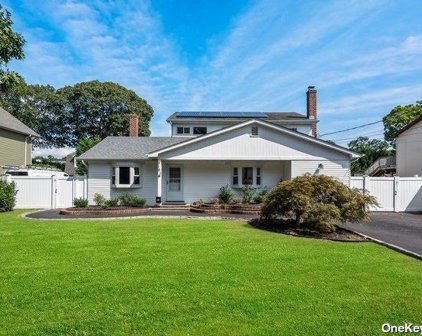 161 Woodland Drive, East Islip