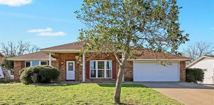 711 Crestview  Drive, Kennedale