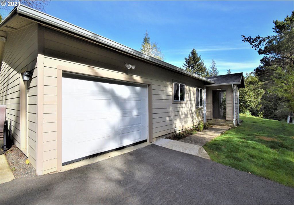 1650 IDAHO DR, Coos Bay, 97420