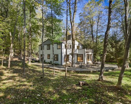 192 Westchester Avenue, Pound Ridge