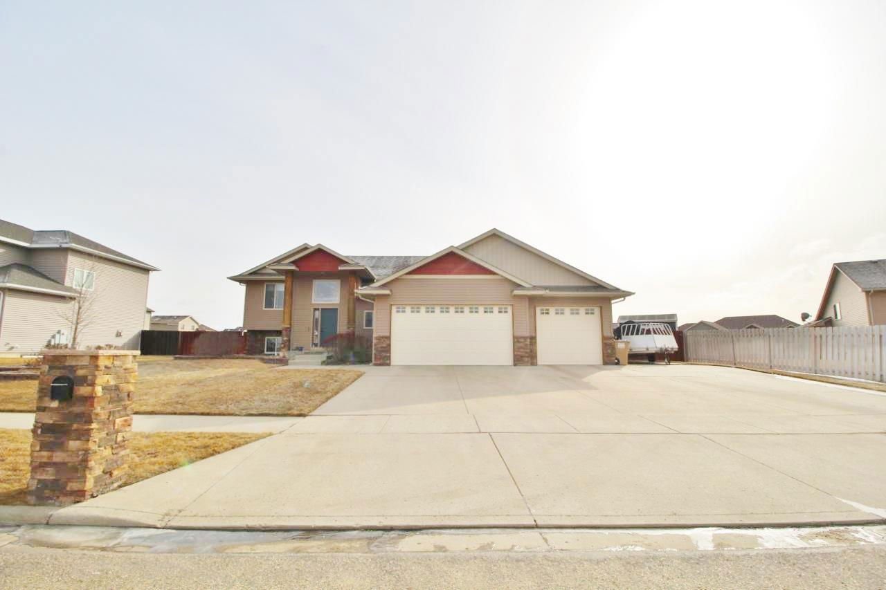 2825 Grey Eagle Pass, Minot, 58703