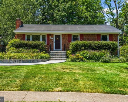 5602 Justis Pl, Alexandria