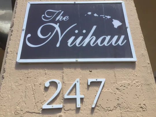 Niihau Apts. Sign