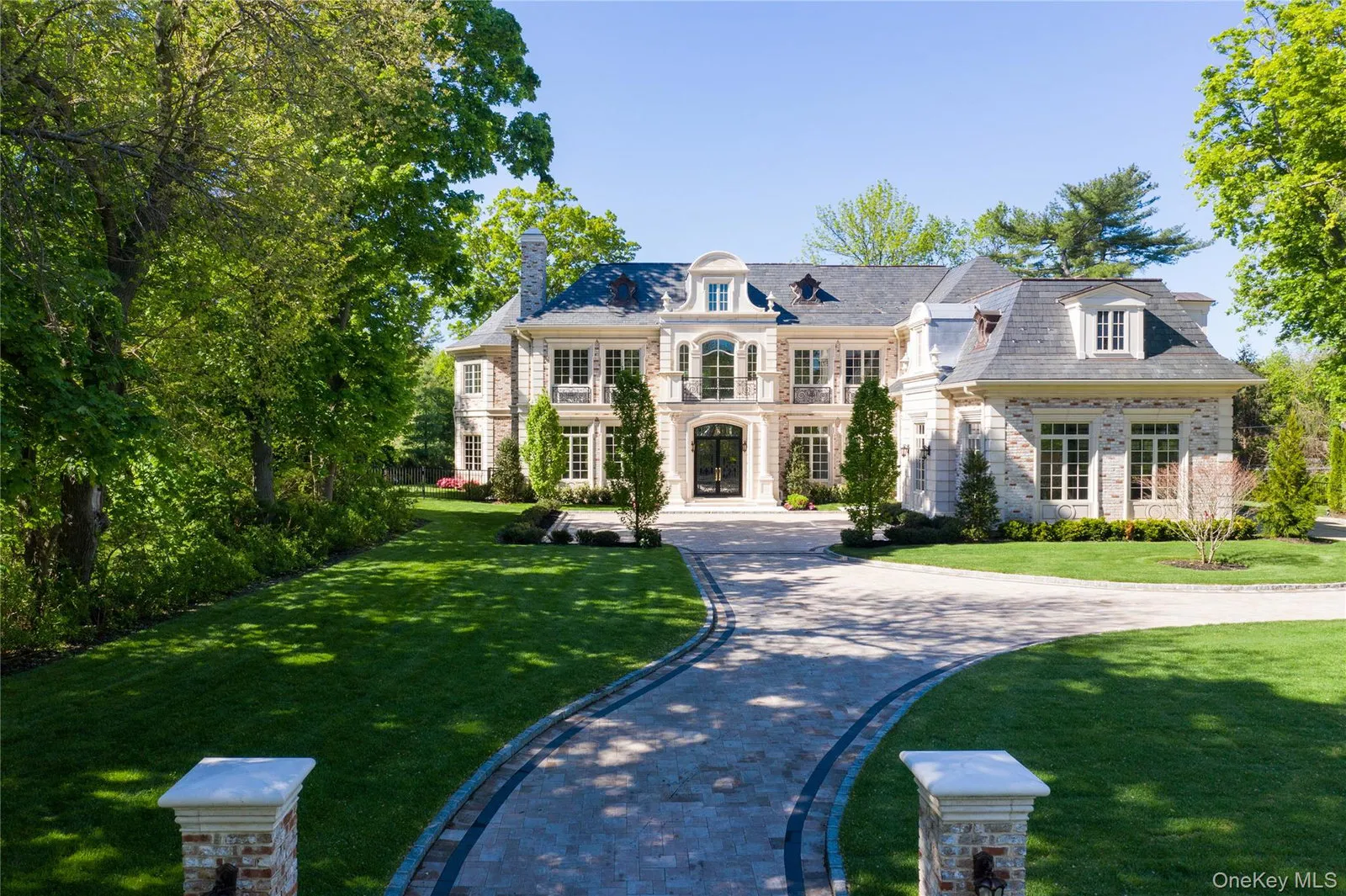 Exterior of 6 Foxwood Road, Great Neck, NY 11024