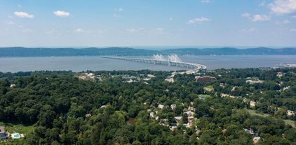 22 Carriage Trail, Tarrytown