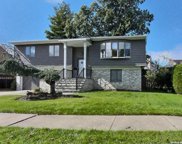 102 Bishop Place, West Hempstead image