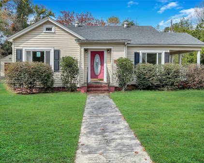 900 1st W Street, Hampton