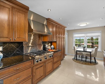 6320 Manchester Way, Alexandria