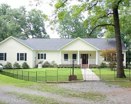 215 Burns Rd, Shelbyville