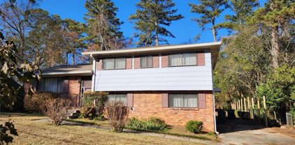 990 Pinecrest Drive, Forest Park