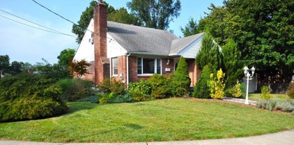 112 Holmes Avenue, Hartsdale