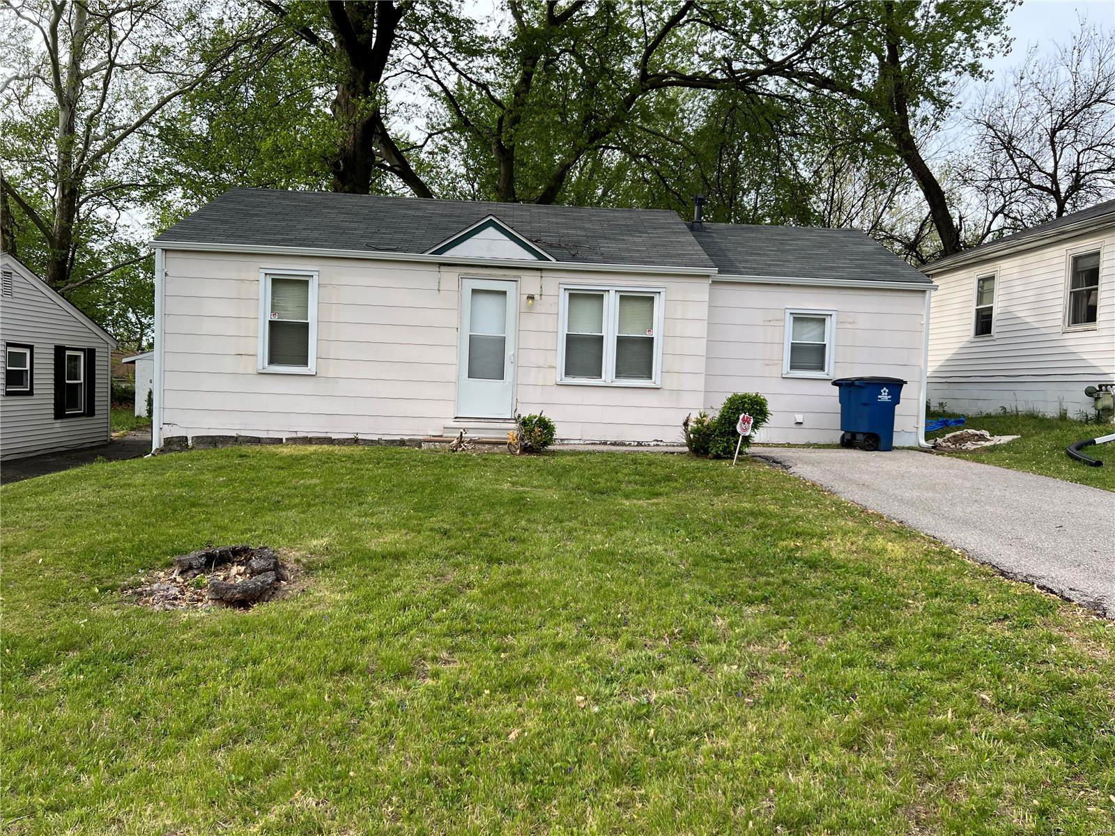 141 Flora Drive, St Louis, 63135