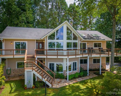 749 Whites Lake  Boulevard, Saluda