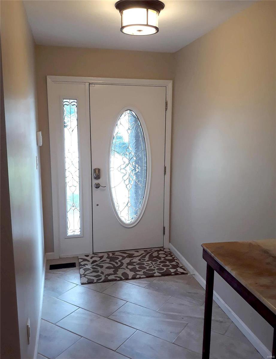 708 Coach House Drive, Hazelwood, 63042