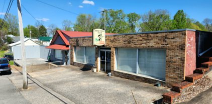 307 N Main St, Dickson
