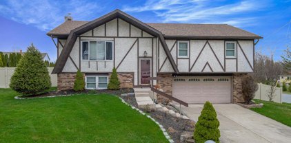 995 Hillcrest Dr S, Macungie