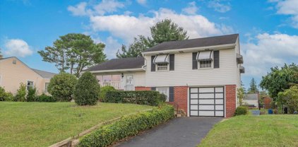 211 Lawrence Rd, Broomall
