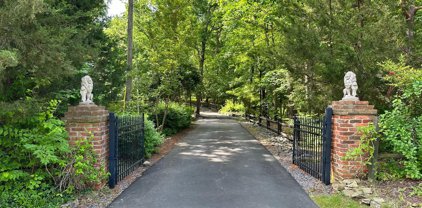 12311 Popes Head Rd, Fairfax