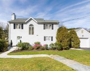 16 Greenvale Place, Scarsdale image