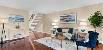 7278 Hillary St, Alexandria