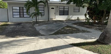 735 W 73rd Pl, Hialeah