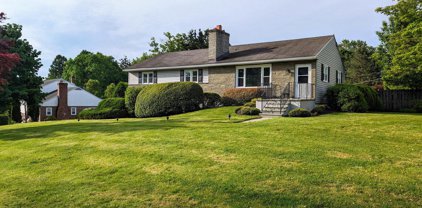 284 Overbrook Dr, Newtown Square