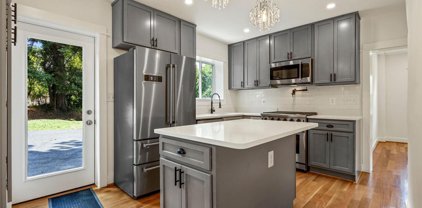 4236 South Dakota Ave Ne, Washington