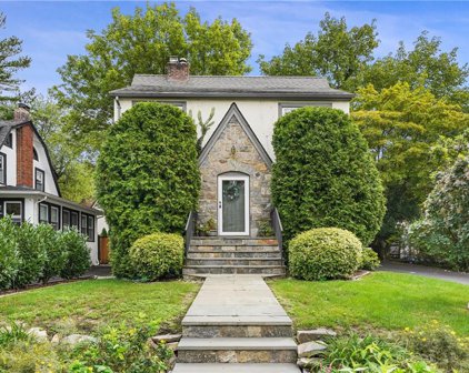 41 Walgrove Avenue, Dobbs Ferry
