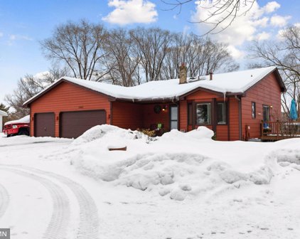 5462 Hodgson Road, North Oaks