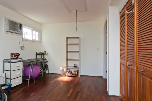 Waialua Beach Road Spare room/Office