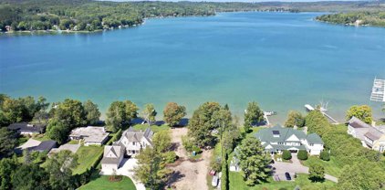 5719 Country Club Shores, Petoskey