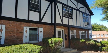 41 Parkside Drive, Suffern