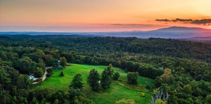477 East Mountain Road, Peterborough