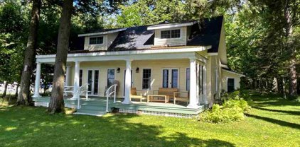 2765 N Lake Shore Drive, Harbor Springs