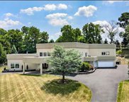 2224 Meadow Brook, North Whitehall Township image